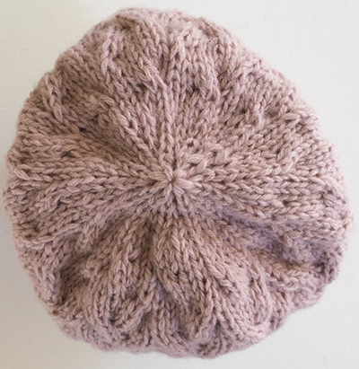 Γυναικείο σκουφάκι με κοτσίδες Γυναικείο σκουφάκι με κοτσίδες κορυφη