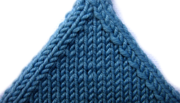 ssk μείωση στην αρχή της σειράς και k2tog στο τέλος της Μειώσεις ssk και k2tog