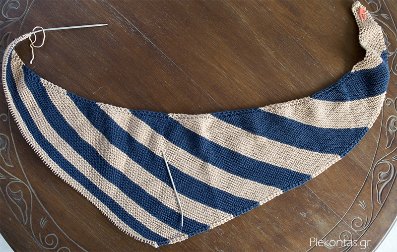 Ασύμμετρο τριγωνικό Σάλι πλεγμένο πλαγίως