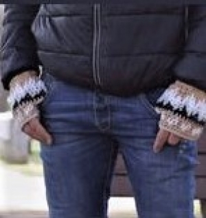 Πλέκουμε τα γάντια του Bernie Sanders (Μπέρνι Σάντερς) με βελονάκι!!