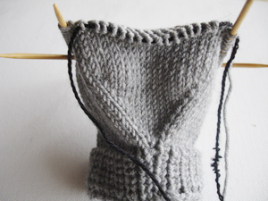 Πλεκτό γάντι- μετά τις αυξήσεις meta-to-anoigma