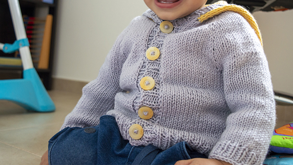 Πλεκτή βρεφική ζακέτα με κουκούλα - πατιλετα Πλεκτή βρεφική ζακέτα με κουκούλα πατιλετα